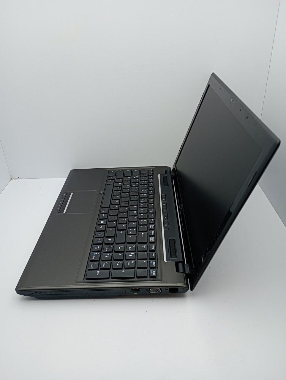 Ноутбук MSI CX61 / 15.6" (1366x768) TN / Intel Core i3-4000M (2 (4) ядра по 2.4 GHz) / 6 GB DDR3 / 500 GB HDD / Intel HD Graphic 4600 / WebCam - Зображення 4