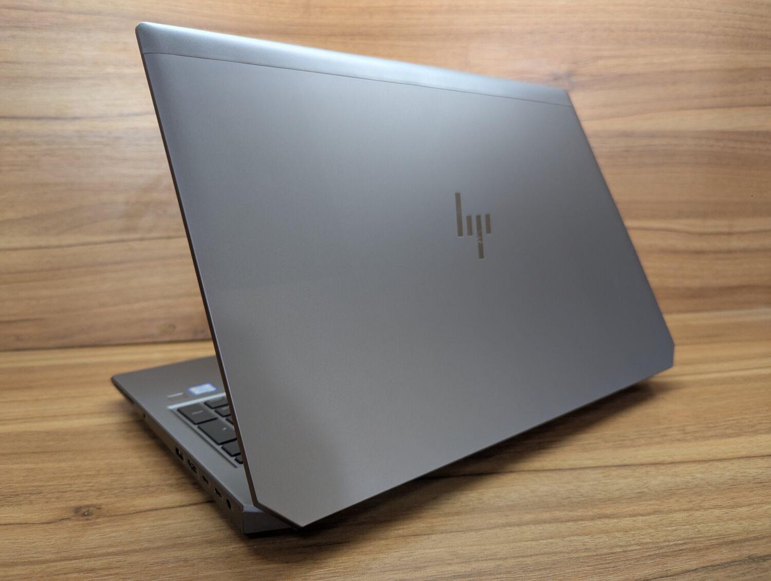 Ноутбук робоча станція HP zBook 15 G5 / 15.6" (1920x1080) IPS / Intel Core i5-8300H (4 (8) ядра по 2.3 - 4.0 GHz) / 16 GB DDR4 / 480 GB SSD / Intel UHD Graphics 630 / TouchID / WebCam / Windows 10 - Зображення 7