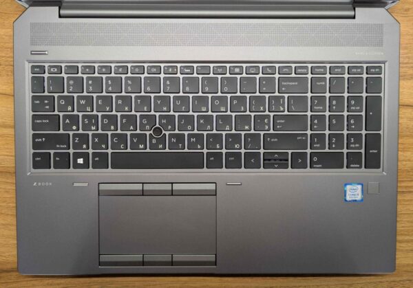 Ноутбук робоча станція HP zBook 15 G5 / 15.6" (1920x1080) IPS / Intel Core i5-8300H (4 (8) ядра по 2.3 - 4.0 GHz) / 16 GB DDR4 / 480 GB SSD / Intel UHD Graphics 630 / WebCam / Fingerprint / Windows 10 - Зображення 3