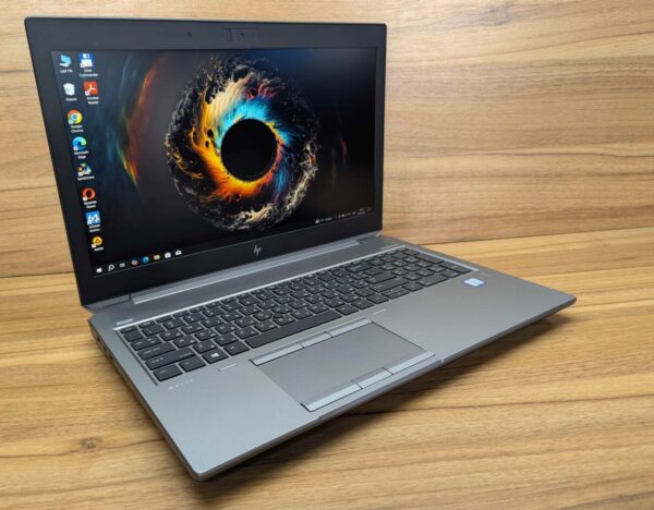 Ноутбук робоча станція HP zBook 15 G5 / 15.6" (1920x1080) IPS / Intel Core i5-8300H (4 (8) ядра по 2.3 - 4.0 GHz) / 16 GB DDR4 / 480 GB SSD / Intel UHD Graphics 630 / WebCam / TouchID / Windows 10 - Зображення 4
