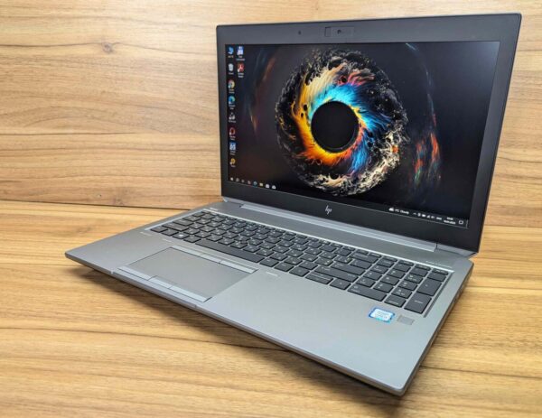Ноутбук робоча станція HP zBook 15 G5 / 15.6" (1920x1080) IPS / Intel Core i5-8300H (4 (8) ядра по 2.3 - 4.0 GHz) / 16 GB DDR4 / 480 GB SSD / Intel UHD Graphics 630 / WebCam / TouchID / Windows 10 - Зображення 3