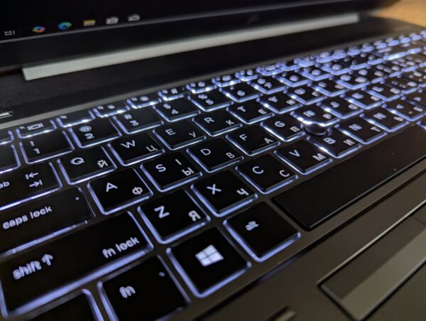 Ноутбук робоча станція HP zBook 15 G5 / 15.6" (1920x1080) IPS / Intel Core i5-8300H (4 (8) ядра по 2.3 - 4.0 GHz) / 16 GB DDR4 / 480 GB SSD / Intel UHD Graphics 630 / WebCam / TouchID / Windows 10 - Зображення 6