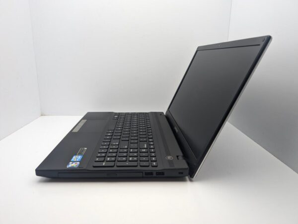 Ноутбук Samsung NP300V5A / 15.6" (1366x768) TN / Intel Core i3-2350M (2 (4) ядра по 2.3 GHz) / 6 GB DDR3 / 1000 GB HDD / nVidia GeForce GT 520MX, 1GB DDR3, 64-bit / WebCam - Зображення 6