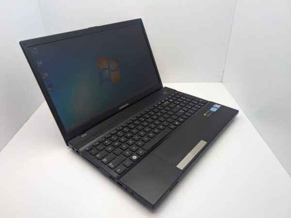 Ноутбук Samsung NP300V5A / 15.6" (1366x768) TN / Intel Core i3-2350M (2 (4) ядра по 2.3 GHz) / 6 GB DDR3 / 1000 GB HDD / nVidia GeForce GT 520MX, 1GB DDR3, 64-bit / WebCam - Зображення 3