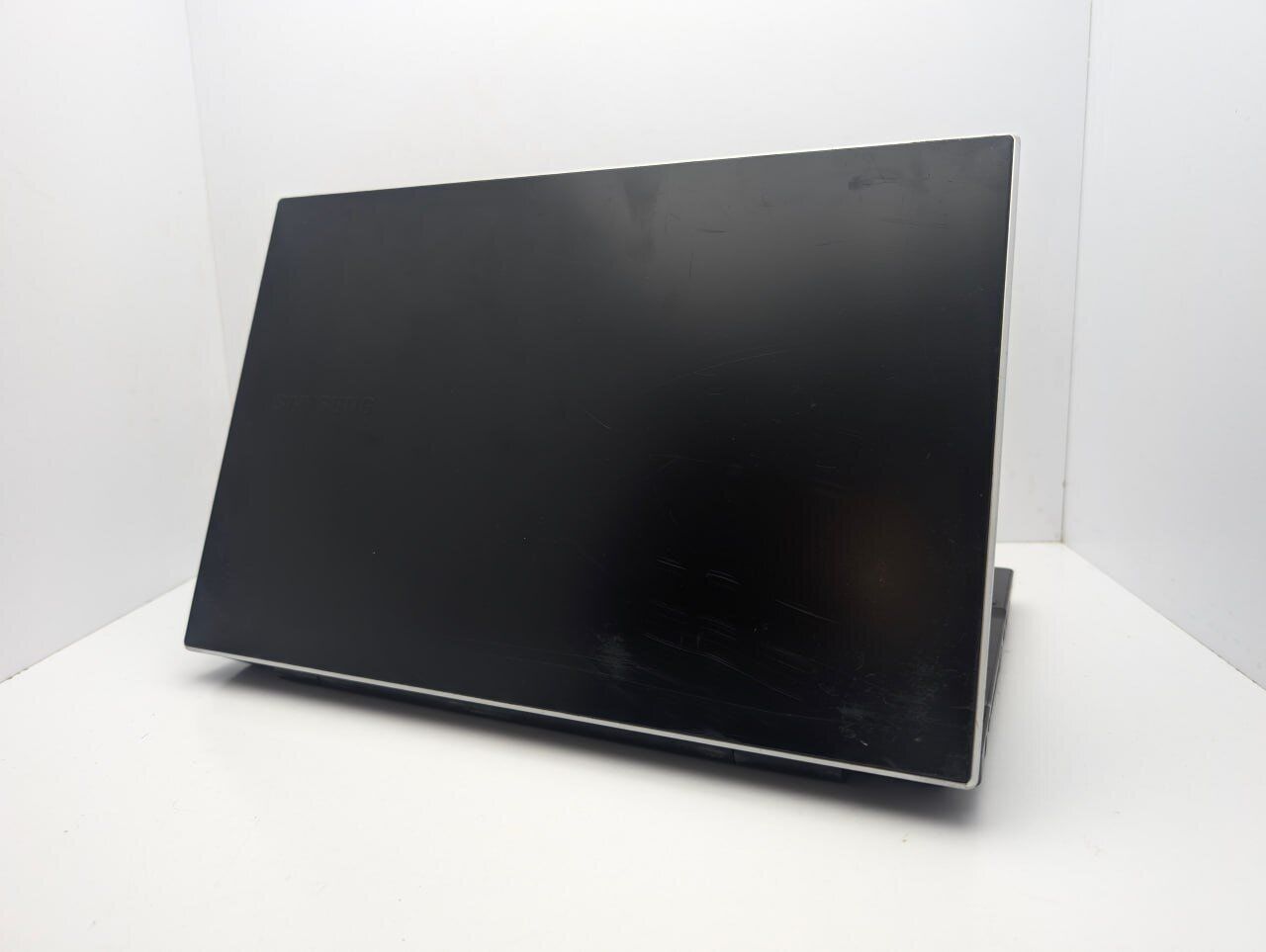 Ноутбук Samsung NP300V5A / 15.6" (1366x768) TN / Intel Core i3-2350M (2 (4) ядра по 2.3 GHz) / 6 GB DDR3 / 1000 GB HDD / nVidia GeForce GT 520MX, 1GB DDR3, 64-bit / WebCam - Зображення 8