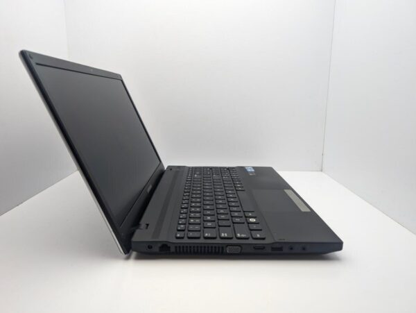 Ноутбук Samsung NP300V5A / 15.6" (1366x768) TN / Intel Core i3-2350M (2 (4) ядра по 2.3 GHz) / 6 GB DDR3 / 1000 GB HDD / nVidia GeForce GT 520MX, 1GB DDR3, 64-bit / WebCam - Зображення 5