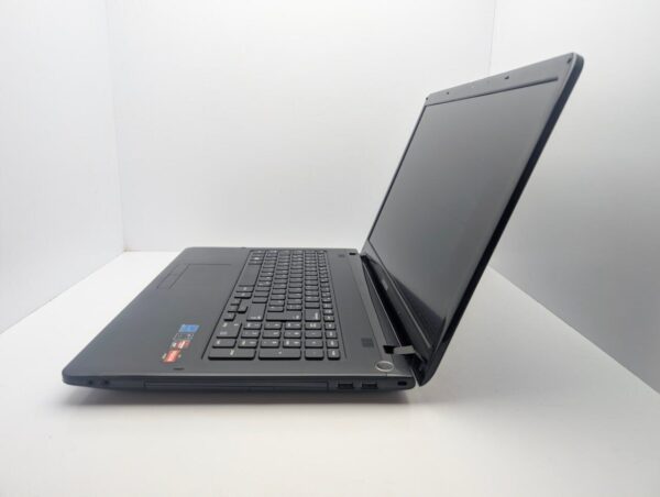 Ноутбук Samsung NP355 / 17.3" (1600x900) TN / AMD A4-4300M (2 ядра по 2.5 - 3.0 GHz) / 8 GB DDR3 / 240 GB SSD / AMD Radeon HD 7420G Graphics / WebCam - Зображення 6