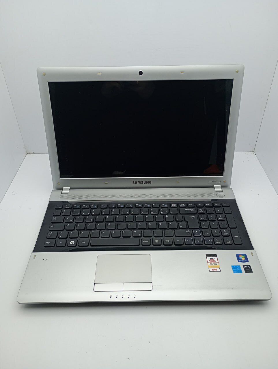 Ноутбук Samsung RV515 / 15.6" (1366x768) TN / AMD E-450 (2 ядра по 1.65 GHz) / 6 GB DDR3 / 120 GB SSD / AMD Radeon HD6320 / WebCam - Зображення 2