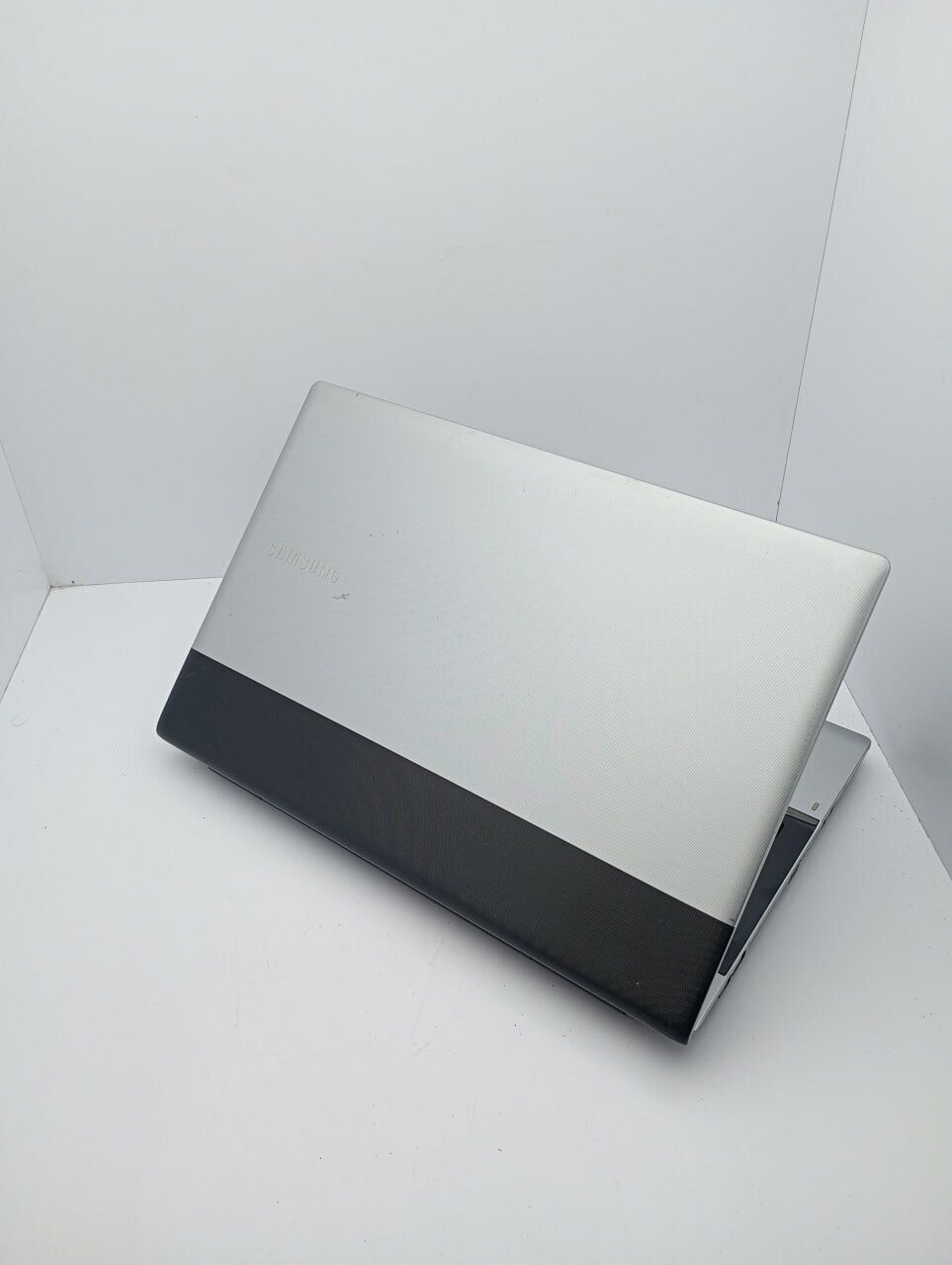 Ноутбук Samsung RV515 / 15.6" (1366x768) TN / AMD E-450 (2 ядра по 1.65 GHz) / 6 GB DDR3 / 120 GB SSD / AMD Radeon HD6320 / WebCam - Зображення 8