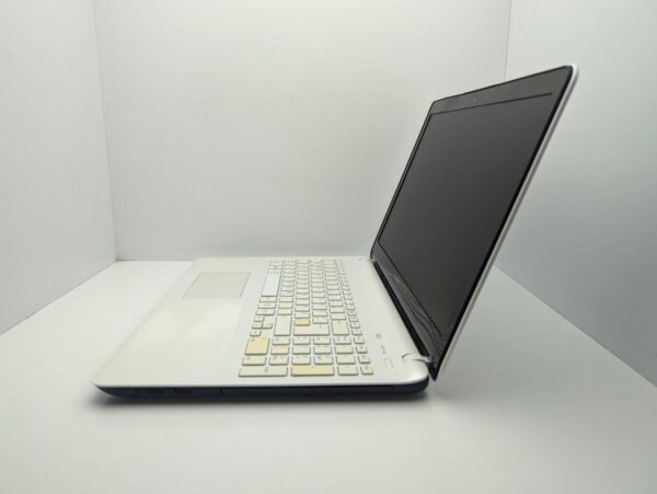 Ноутбук Sony SVF152C29M / 15.6" (1366x768) TN / Intel Pentium 2117U (2 ядра по 1.8 GHz) / 6 GB DDR3 / 320 GB HDD / Intel HD Graphics 2500 / WebCam - Зображення 6
