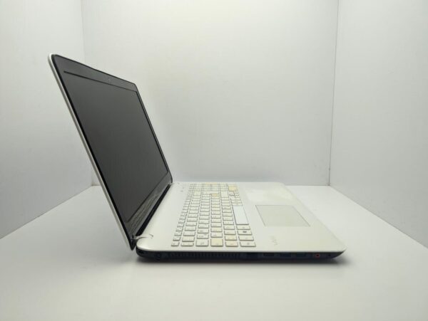 Ноутбук Sony SVF152C29M / 15.6" (1366x768) TN / Intel Pentium 2117U (2 ядра по 1.8 GHz) / 6 GB DDR3 / 320 GB HDD / Intel HD Graphics 2500 / WebCam - Зображення 5