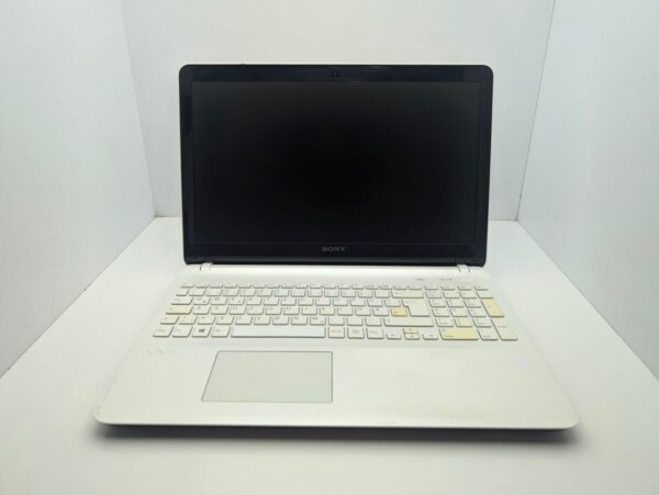 Ноутбук Sony SVF152C29M / 15.6" (1366x768) TN / Intel Pentium 2117U (2 ядра по 1.8 GHz) / 6 GB DDR3 / 320 GB HDD / Intel HD Graphics 2500 / WebCam - Зображення 2