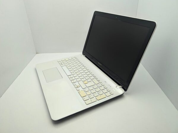 Ноутбук Sony SVF152C29M / 15.6" (1366x768) TN / Intel Pentium 2117U (2 ядра по 1.8 GHz) / 6 GB DDR3 / 320 GB HDD / Intel HD Graphics 2500 / WebCam - Зображення 4