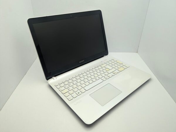 Ноутбук Sony SVF152C29M / 15.6" (1366x768) TN / Intel Pentium 2117U (2 ядра по 1.8 GHz) / 6 GB DDR3 / 320 GB HDD / Intel HD Graphics 2500 / WebCam - Зображення 3