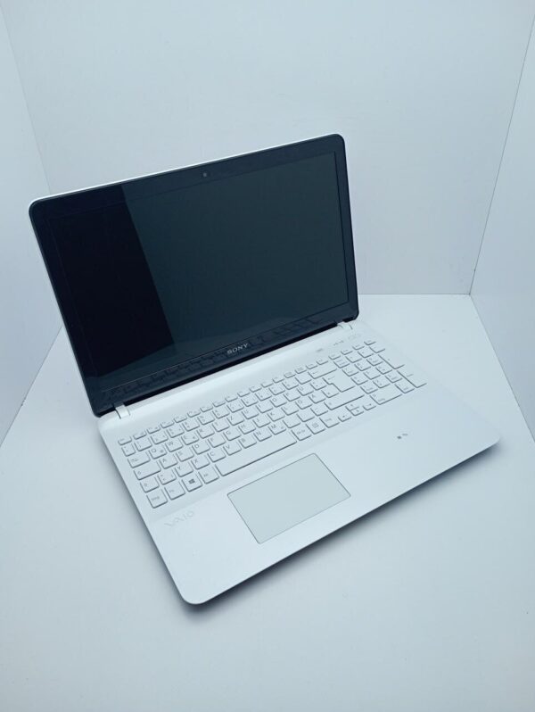 Ноутбук Sony SVF156 / 15.6" (1366x768) TN / Intel Pentium 2117U (2 ядра по 1.8 GHz) / 6 GB DDR3 / 500 GB HDD / Intel HD Graphics 2500 / WebCam - Зображення 3
