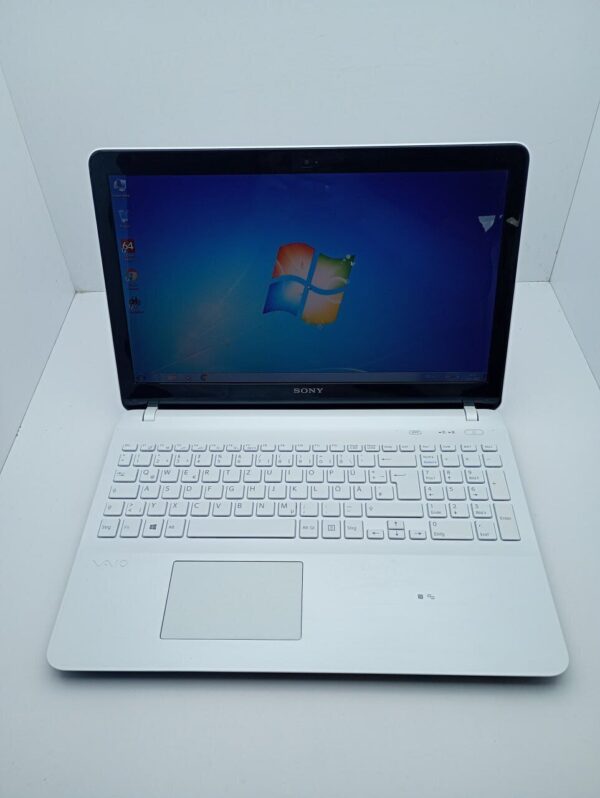 Ноутбук Sony SVF156 / 15.6" (1366x768) TN / Intel Pentium 2117U (2 ядра по 1.8 GHz) / 6 GB DDR3 / 500 GB HDD / Intel HD Graphics 2500 / WebCam - Зображення 7