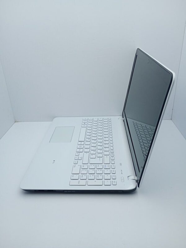 Ноутбук Sony SVF156 / 15.6" (1366x768) TN / Intel Pentium 2117U (2 ядра по 1.8 GHz) / 6 GB DDR3 / 500 GB HDD / Intel HD Graphics 2500 / WebCam - Зображення 6