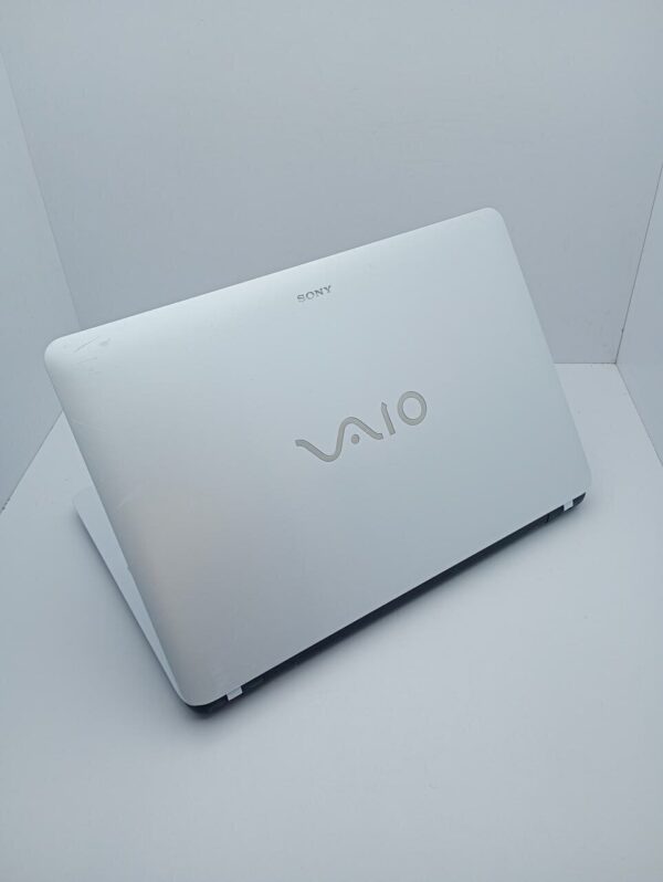 Ноутбук Sony SVF156 / 15.6" (1366x768) TN / Intel Pentium 2117U (2 ядра по 1.8 GHz) / 6 GB DDR3 / 500 GB HDD / Intel HD Graphics 2500 / WebCam - Зображення 8