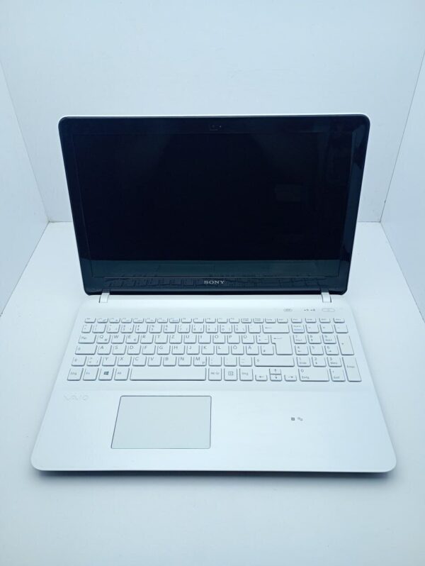 Ноутбук Sony SVF156 / 15.6" (1366x768) TN / Intel Pentium 2117U (2 ядра по 1.8 GHz) / 6 GB DDR3 / 500 GB HDD / Intel HD Graphics 2500 / WebCam - Зображення 2