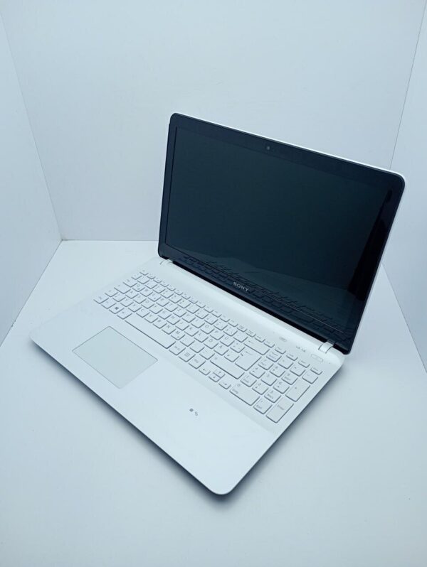 Ноутбук Sony SVF156 / 15.6" (1366x768) TN / Intel Pentium 2117U (2 ядра по 1.8 GHz) / 6 GB DDR3 / 500 GB HDD / Intel HD Graphics 2500 / WebCam - Зображення 4