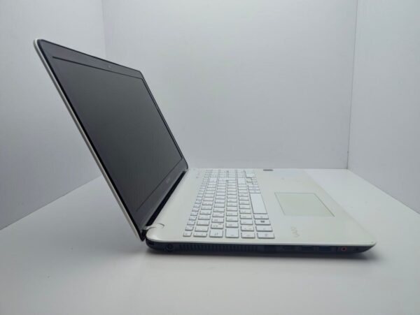 Ноутбук Sony Vaio SVF152C29M / 15.6" (1366x768) TN / Intel Pentium 2117U (2 ядра по 1.8 GHz) / 6 GB DDR3 / 128 GB SSD / Intel HD Graphics 2500 / WebCam - Зображення 5