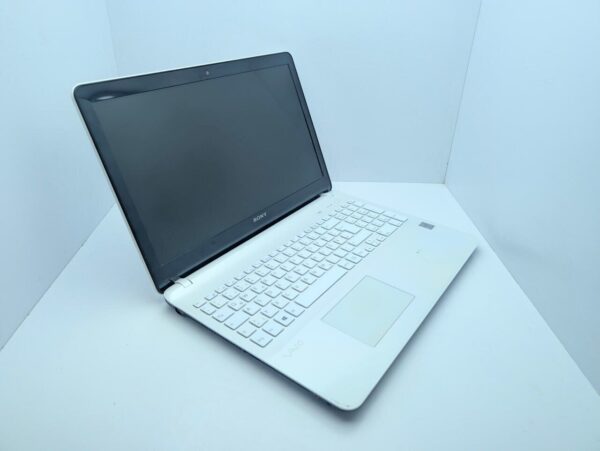 Ноутбук Sony Vaio SVF152C29M / 15.6" (1366x768) TN / Intel Pentium 2117U (2 ядра по 1.8 GHz) / 6 GB DDR3 / 128 GB SSD / Intel HD Graphics 2500 / WebCam - Зображення 3
