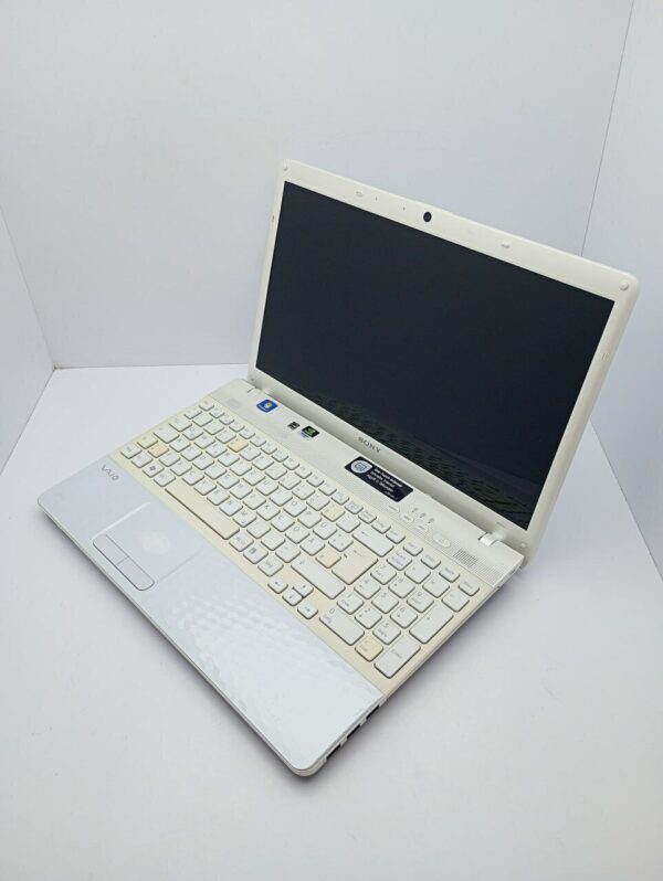 Ноутбук Sony VP156 / 15.6" (1366x768) TN / Intel Core i3-2330M (2 (4) ядра по 2.2 GHz) / 6 GB DDR3 / 500 GB HDD / nVidia GeForce 410M, 1 GB GDDR3, 64-bit / WebCam - Зображення 4