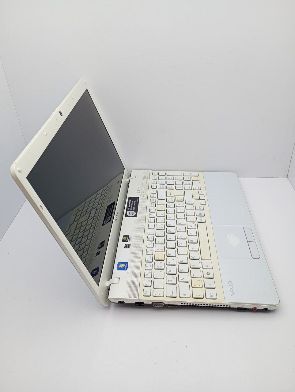 Ноутбук Sony VP156 / 15.6" (1366x768) TN / Intel Core i3-2330M (2 (4) ядра по 2.2 GHz) / 6 GB DDR3 / 500 GB HDD / nVidia GeForce 410M, 1 GB GDDR3, 64-bit / WebCam - Зображення 5