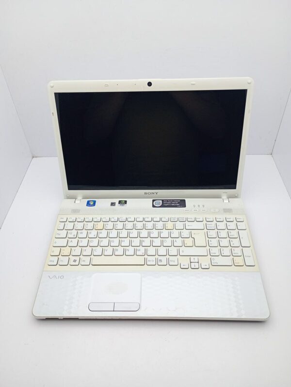 Ноутбук Sony VP156 / 15.6" (1366x768) TN / Intel Core i3-2330M (2 (4) ядра по 2.2 GHz) / 6 GB DDR3 / 500 GB HDD / nVidia GeForce 410M, 1 GB GDDR3, 64-bit / WebCam - Зображення 2