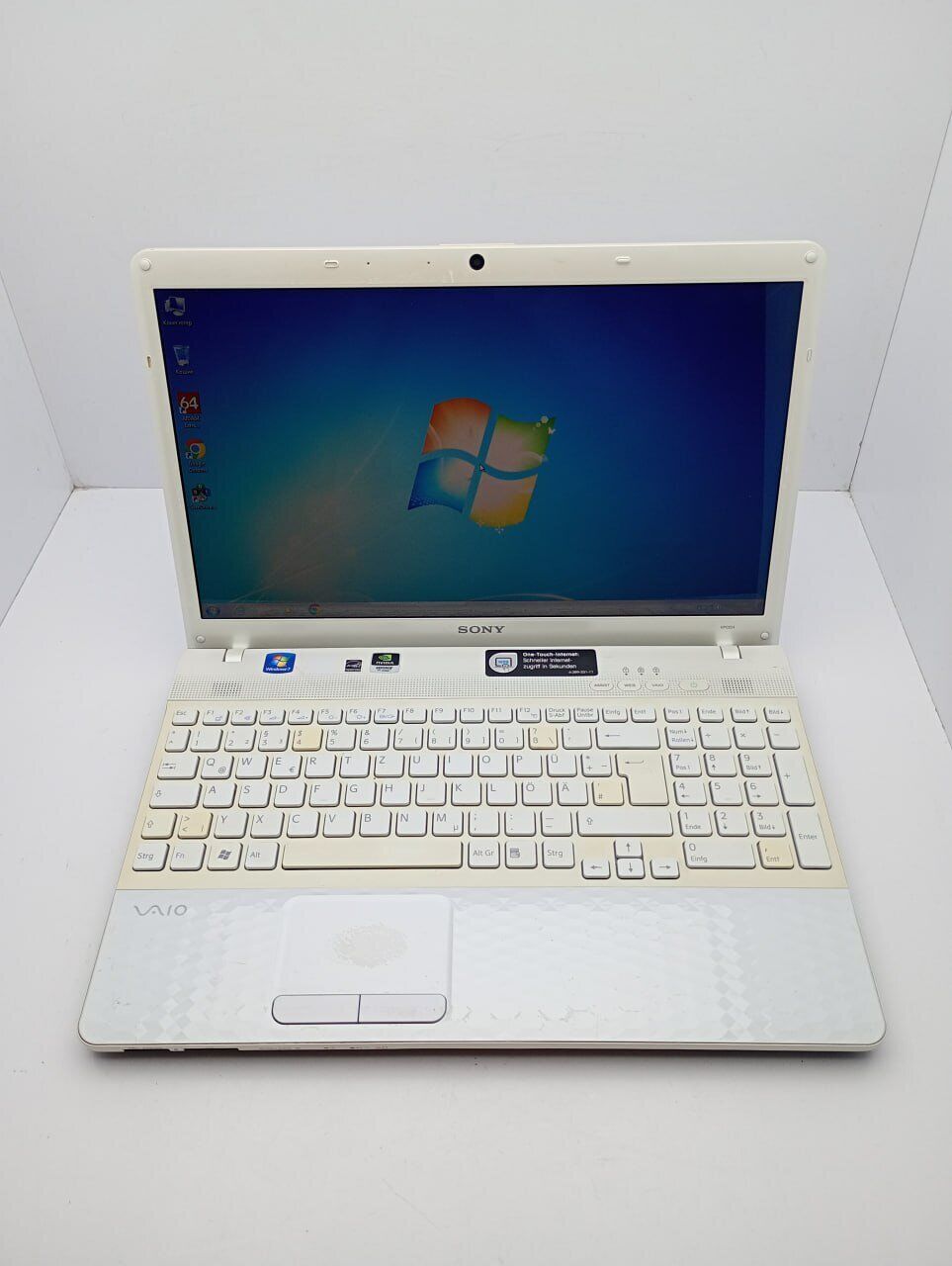 Ноутбук Sony VP156 / 15.6" (1366x768) TN / Intel Core i3-2330M (2 (4) ядра по 2.2 GHz) / 6 GB DDR3 / 500 GB HDD / nVidia GeForce 410M, 1 GB GDDR3, 64-bit / WebCam - Зображення 7