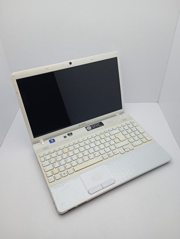 Ноутбук Sony VP156 / 15.6" (1366x768) TN / Intel Core i3-2330M (2 (4) ядра по 2.2 GHz) / 6 GB DDR3 / 500 GB HDD / nVidia GeForce 410M, 1 GB GDDR3, 64-bit / WebCam - Зображення 3