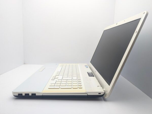 Ноутбук Sony VPC-EJ / 17.3" (1600x900) TN / Intel Pentium B960 (2 ядра по 2.2 GHz) / 6 GB DDR3 / 500 GB HDD / Intel HD Graphics 2000 / WebCam - Зображення 6