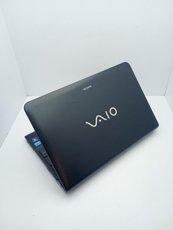 Ноутбук Sony VPC156 / 15.6" (1366x768) TN / Intel Core i3-2370M (2 (4) ядра по 2.4 GHz) / 6 GB DDR3 / 500 GB HDD / AMD Radeon HD 7550M, 1 GB GDDR3, 128-bit / WebCam - Зображення 6