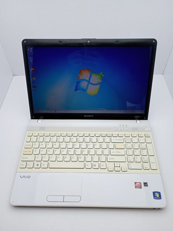Ноутбук Sony VPC156 / 15.6" (1366x768) TN / Intel Core i3-380M (2 (4) ядра по 2.53 GHz) / 6 GB DDR3 / 320 GB HDD / AMD Mobility Radeon HD 5000 / WebCam - Зображення 7