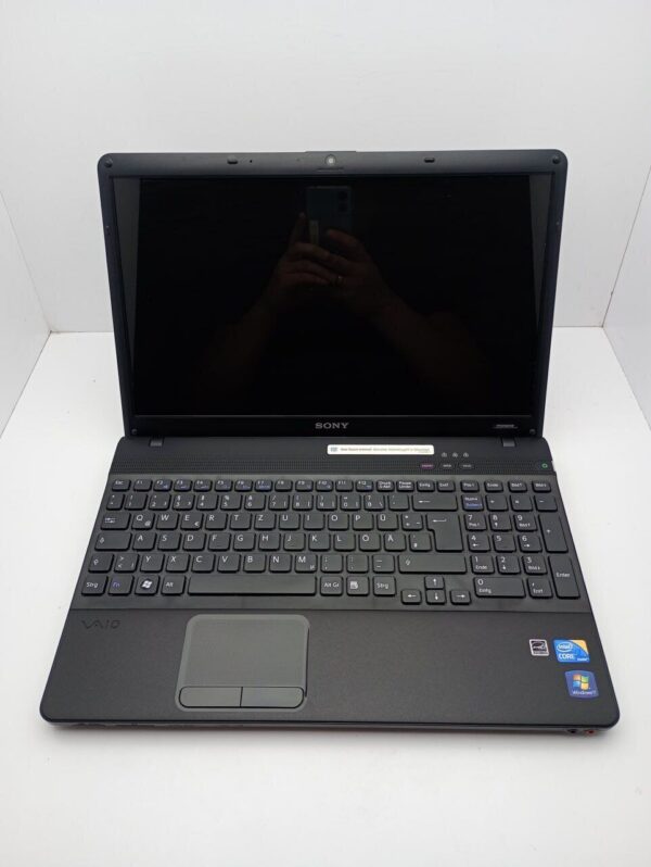 Ноутбук Sony VPC156 / 15.6" (1366x768) TN / Intel Core i3-380M (2 (4) ядра по 2.53 GHz) / 6 GB DDR3 / 320 GB HDD / Intel HD Graphics / WebCam - Зображення 2