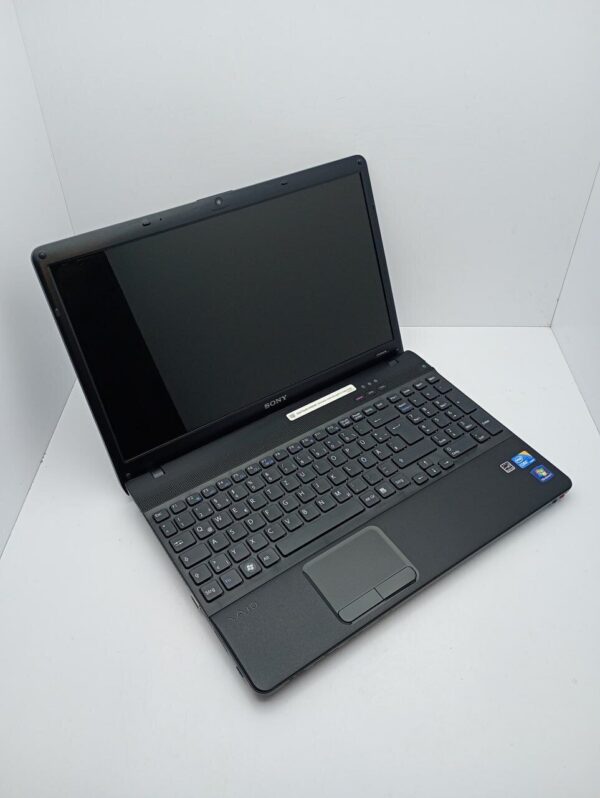 Ноутбук Sony VPC156 / 15.6" (1366x768) TN / Intel Core i3-380M (2 (4) ядра по 2.53 GHz) / 6 GB DDR3 / 320 GB HDD / Intel HD Graphics / WebCam - Зображення 3