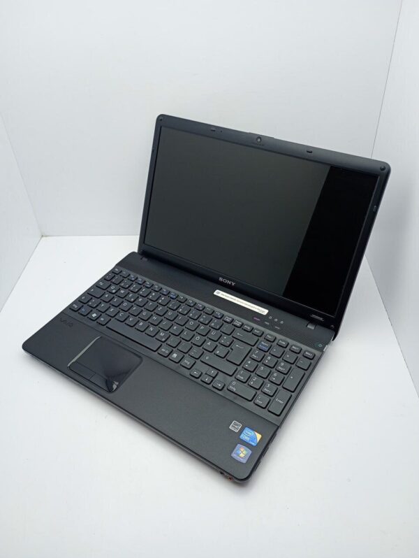 Ноутбук Sony VPC156 / 15.6" (1366x768) TN / Intel Core i3-380M (2 (4) ядра по 2.53 GHz) / 6 GB DDR3 / 320 GB HDD / Intel HD Graphics / WebCam - Зображення 4
