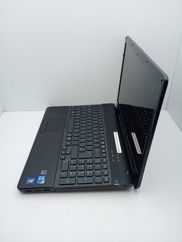 Ноутбук Sony VPC156 / 15.6" (1366x768) TN / Intel Core i3-380M (2 (4) ядра по 2.53 GHz) / 6 GB DDR3 / 320 GB HDD / Intel HD Graphics / WebCam - Зображення 6