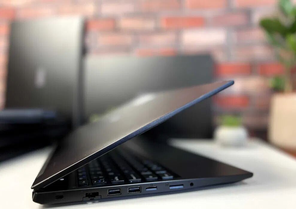 Ноутбук Stonebook Pro P105E / 15.6" (1920x1080) IPS / Intel Core i5-10210U (4 (8) ядра по 1.6 - 4.2 GHz) / 8 GB DDR4 / 256 GB SSD M.2 / Intel UHD Graphics / WebCam - Зображення 4