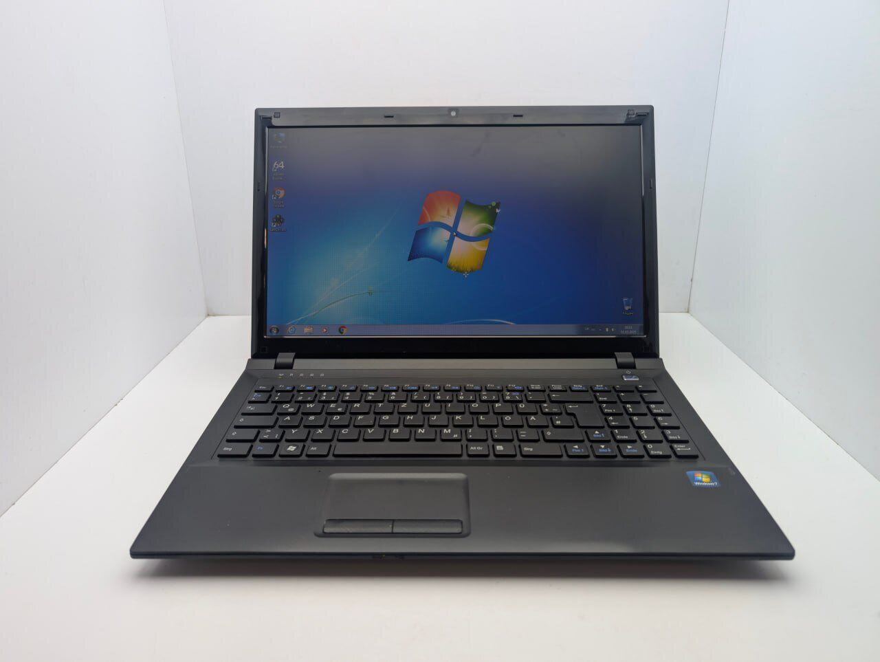 Ноутбук Terra Mobile 1528 / 15.6" (1366x768) TN / Intel Pentium B940 (2 ядра по 2.0 GHz) / 6 GB DDR3 / 320 GB HDD / Intel HD Graphics / WebCam - Зображення 2