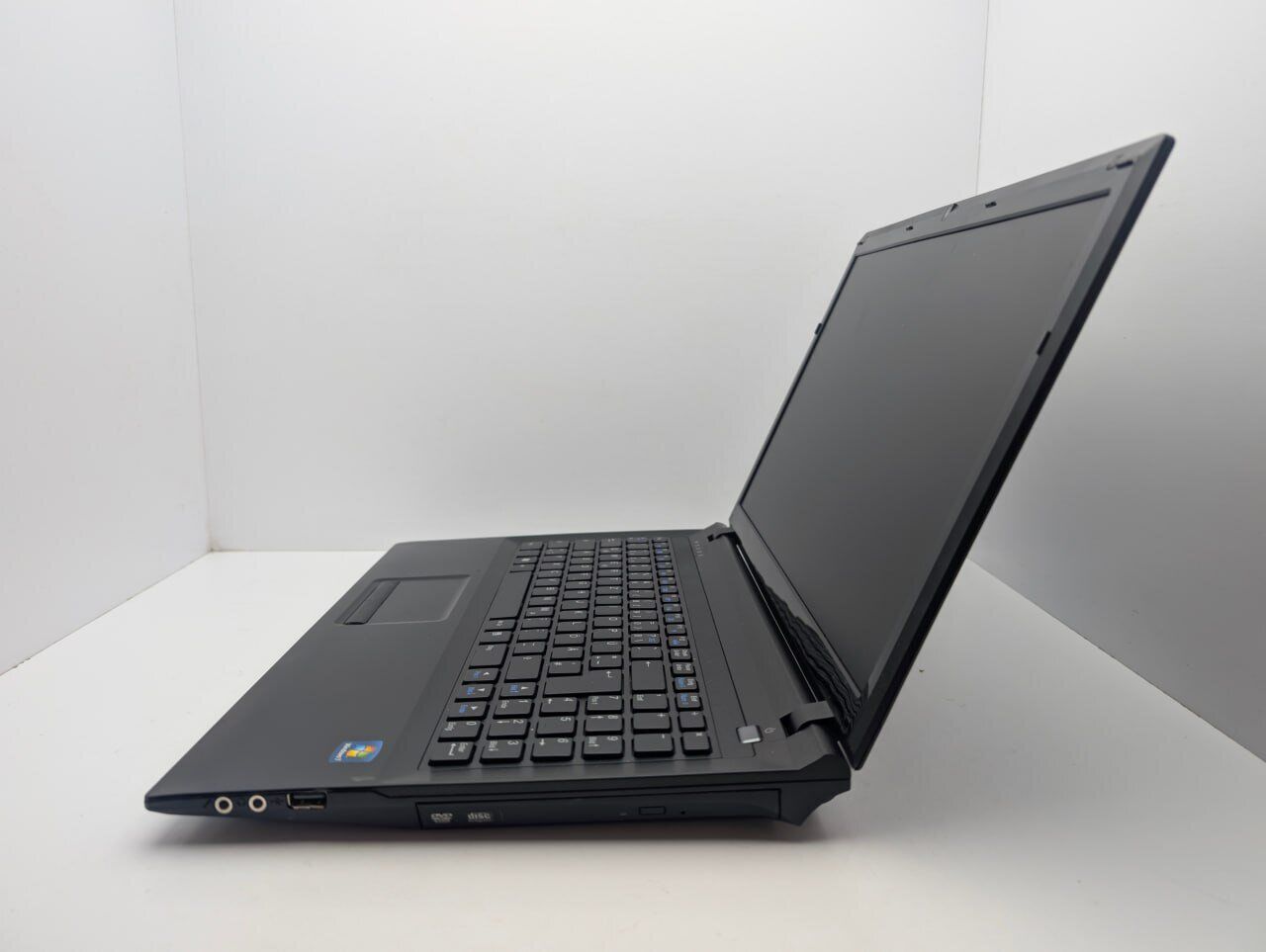 Ноутбук Terra Mobile 1528 / 15.6" (1366x768) TN / Intel Pentium B940 (2 ядра по 2.0 GHz) / 6 GB DDR3 / 320 GB HDD / Intel HD Graphics / WebCam - Зображення 7