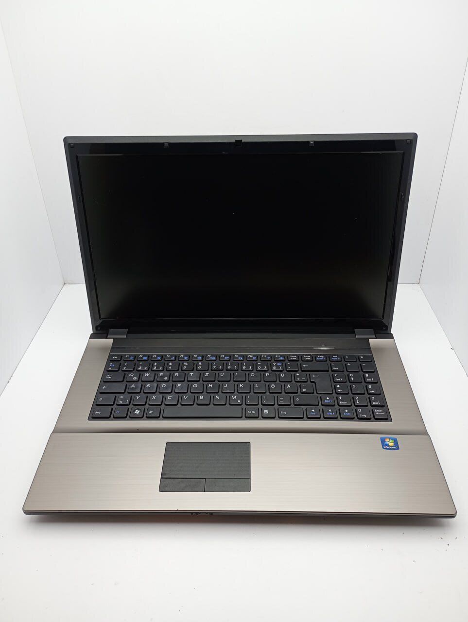 Ноутбук Terra Mobile / 17.3" (1600x900) TN / Intel Core i3-3120M (2 (4) ядра по 2.5 GHz) / 6 GB DDR3 / 500 GB HDD / Intel HD Graphics 4000 / WebCam - Зображення 2