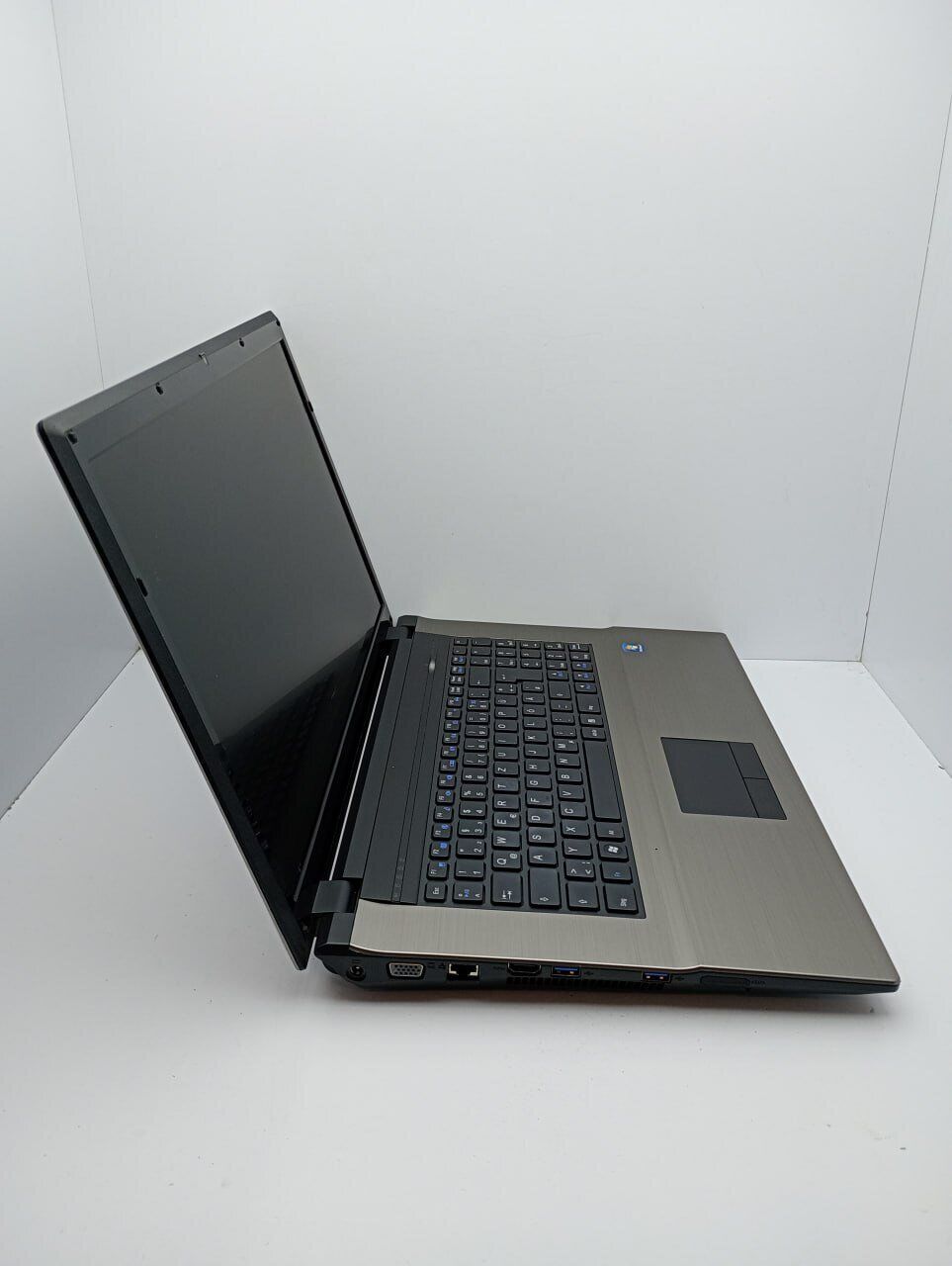 Ноутбук Terra Mobile / 17.3" (1600x900) TN / Intel Core i3-3120M (2 (4) ядра по 2.5 GHz) / 6 GB DDR3 / 500 GB HDD / Intel HD Graphics 4000 / WebCam - Зображення 3