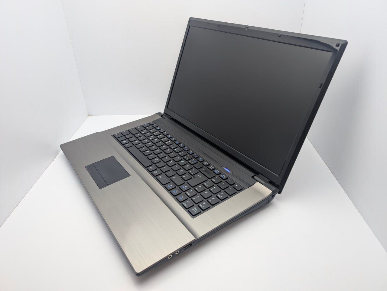 Ноутбук Terra Mobile 1712 / 17.3" (1600x900) TN / Intel Celeron 1037U (2 ядра по 1.8 GHz) / 6 GB DDR3 / 1000 GB HDD / Intel HD Graphics 2500 / WebCam - Зображення 4