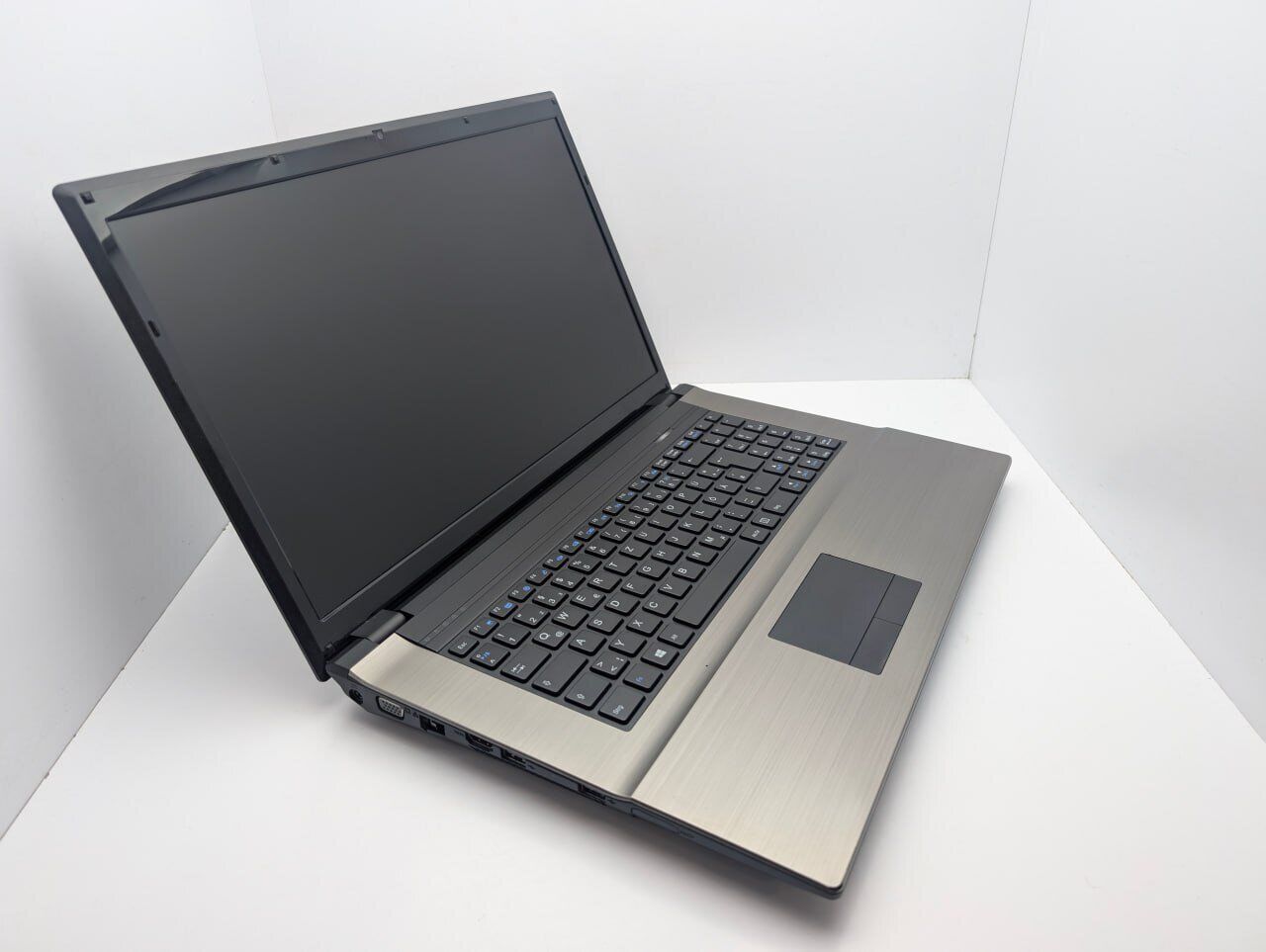 Ноутбук Terra Mobile 1712 / 17.3" (1600x900) TN / Intel Celeron 1037U (2 ядра по 1.8 GHz) / 6 GB DDR3 / 1000 GB HDD / Intel HD Graphics 2500 / WebCam - Зображення 3