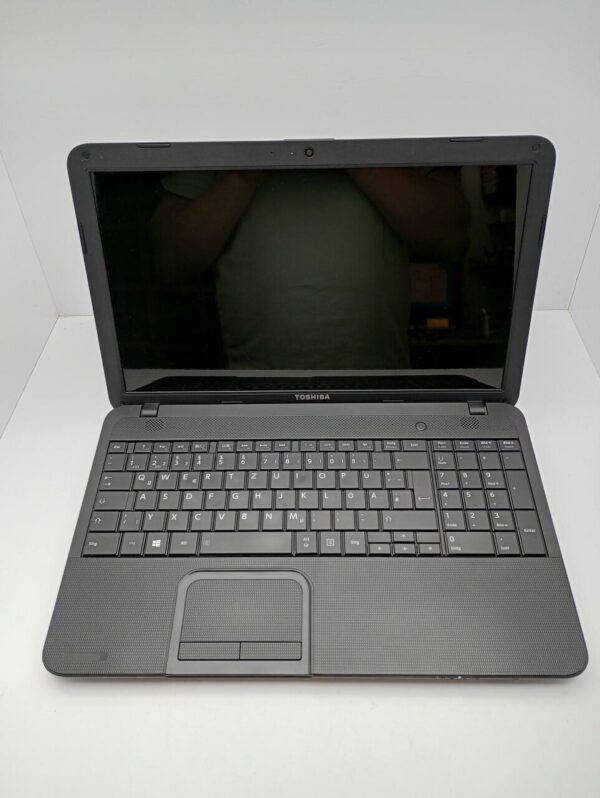 Ноутбук Toshiba C50 / 15.6" (1366x768) TN / AMD E2-1800 (2 ядра по 1.7 GHz) / 6 GB DDR3 / 320 GB HDD / AMD Radeon HD 8240 Graphics / WebCam - Зображення 2