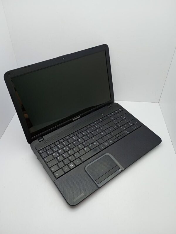 Ноутбук Toshiba C50 / 15.6" (1366x768) TN / AMD E2-1800 (2 ядра по 1.7 GHz) / 6 GB DDR3 / 320 GB HDD / AMD Radeon HD 8240 Graphics / WebCam - Зображення 3