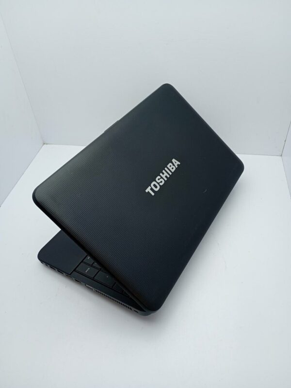 Ноутбук Toshiba C50 / 15.6" (1366x768) TN / AMD E2-1800 (2 ядра по 1.7 GHz) / 6 GB DDR3 / 320 GB HDD / AMD Radeon HD 8240 Graphics / WebCam - Зображення 8