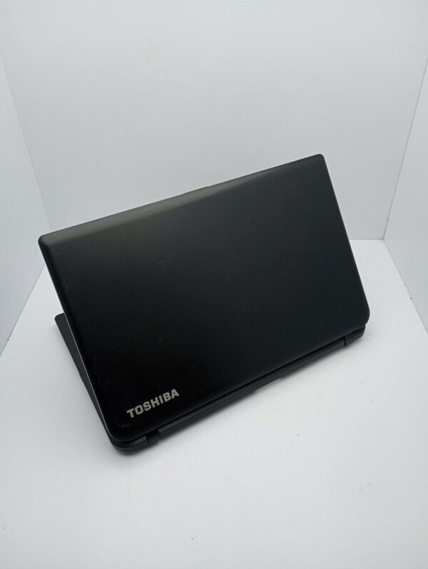 Ноутбук Toshiba C50 / 15.6" (1366x768) TN / Intel Celeron N2840 (2 ядра по 2.16 - 2.58 GHz) / 4 GB DDR3 / 500 GB HDD / Intel HD Graphics / WebCam - Зображення 7