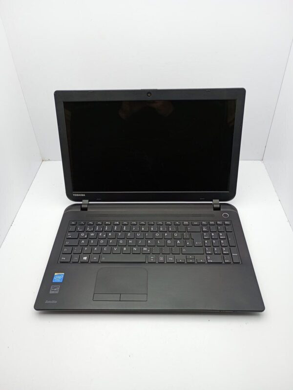 Ноутбук Toshiba C50 / 15.6" (1366x768) TN / Intel Celeron N2840 (2 ядра по 2.16 - 2.58 GHz) / 4 GB DDR3 / 500 GB HDD / Intel HD Graphics / WebCam - Зображення 2
